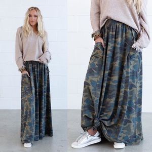 Camo elastic waist maxi skirt. Three Bird Nest boho  size M/L. Has pockets.